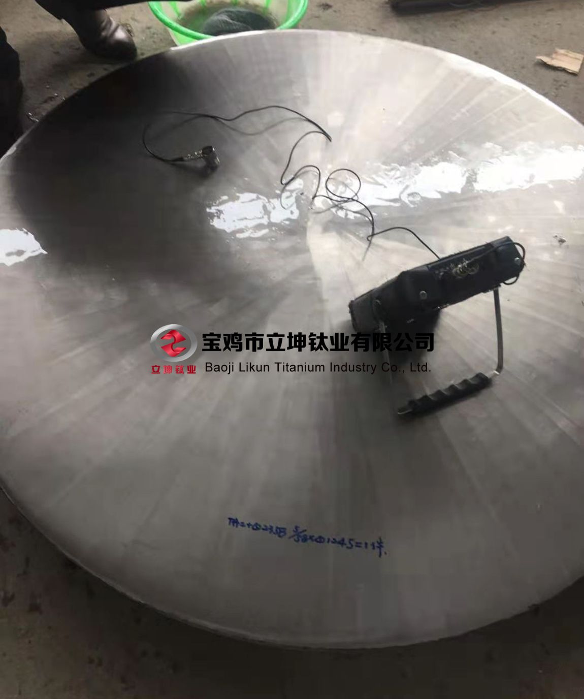 1617024894842613.jpg 鈦鋼復(fù)合圓板